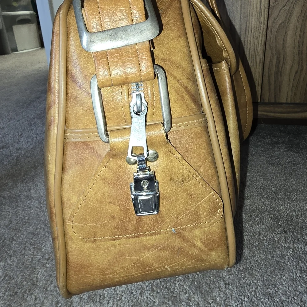 Vintage American Tourister 9011 shoulder tote color Palomino Purse Traveler